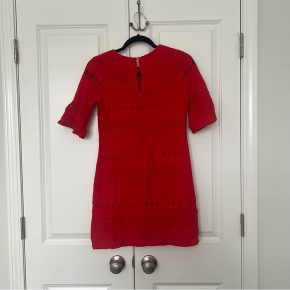 Red lace shift dress with flare sleeves - Picture 3 of 3